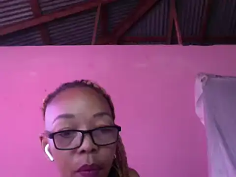 Ladyzee25 online show from May 2, 2:00 pm