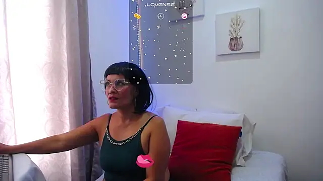 CarolinneFiotti online show from March 14, 6:29 pm