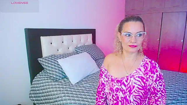 CarolinneFiotti online show from September 27, 1:16 pm