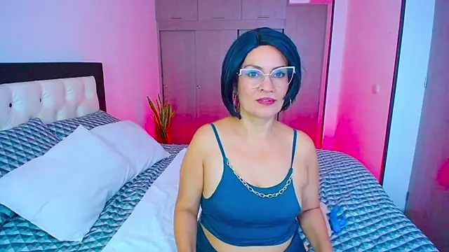 CarolinneFiotti online show from October 2, 1:51 pm