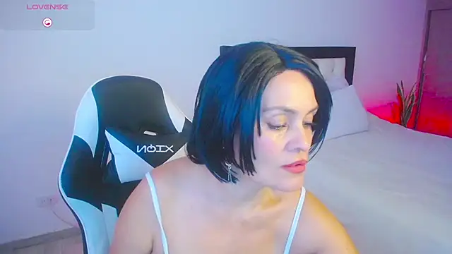 CarolinneFiotti online show from October 18, 3:02 pm