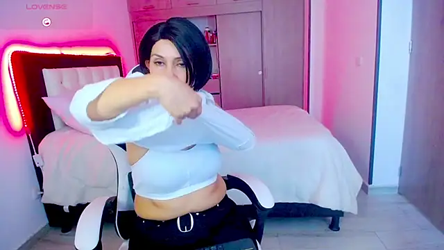 CarolinneFiotti online show from November 29, 3:59 pm