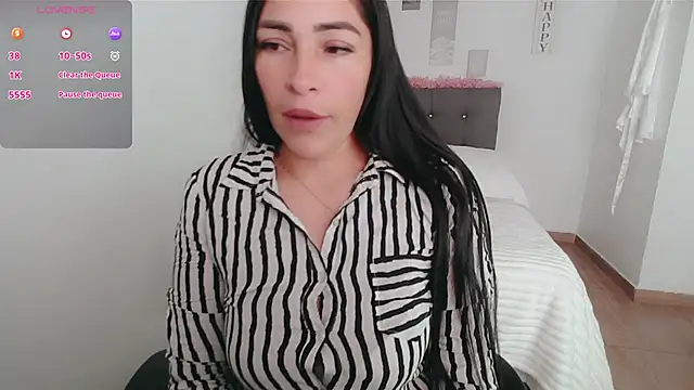 Snapshot of luna_lgomez_ chatting on October 9, 12:14 pm luna lgomez online show from October 9, 12:14 pm