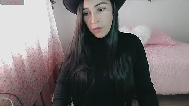 Snapshot of luna_lgomez_ chatting on November 11, 12:38 pm luna lgomez online show from November 11, 12:38 pm