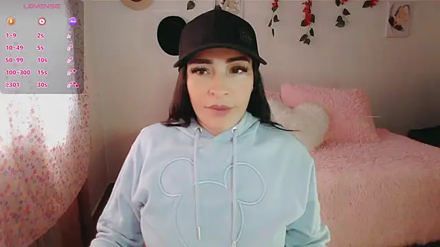 Snapshot of luna_lgomez_ chatting on November 12, 12:38 pm luna lgomez online show from November 12, 12:38 pm