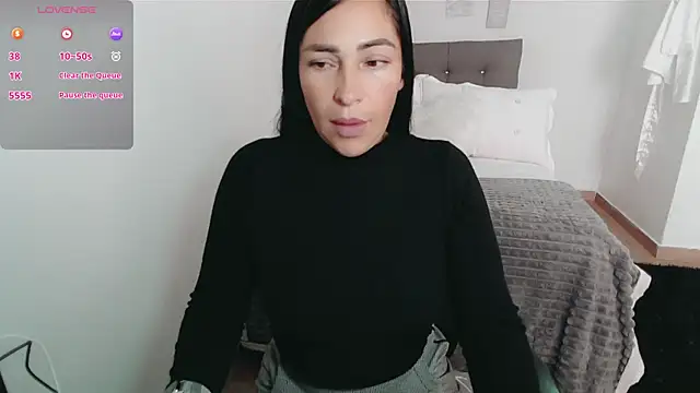 Snapshot of luna_lgomez_ chatting on November 27, 12:18 pm luna lgomez online show from November 27, 12:18 pm