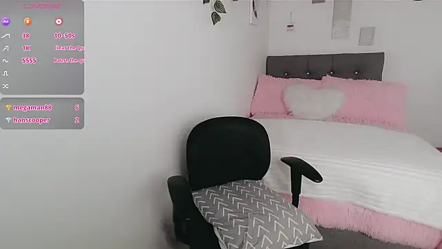 Snapshot of luna_lgomez_ chatting on December 17, 1:39 pm luna lgomez online show from December 17, 1:39 pm