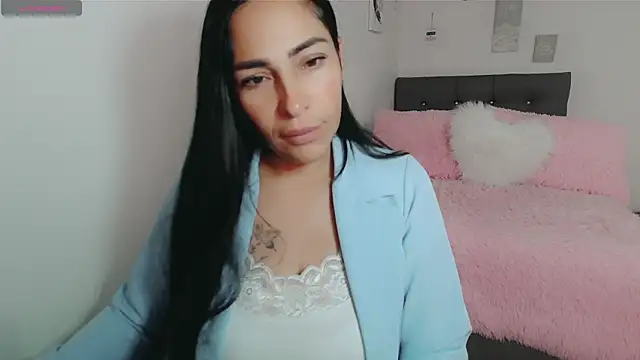 Snapshot of luna_lgomez_ chatting on December 18, 11:38 am luna lgomez online show from December 18, 11:38 am