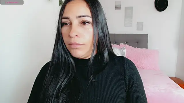 luna lgomez  online show from February 10, 12:09 pm