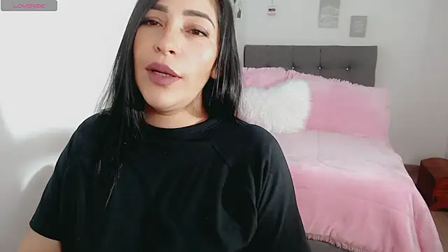 luna lgomez  online show from February 23, 12:35 pm