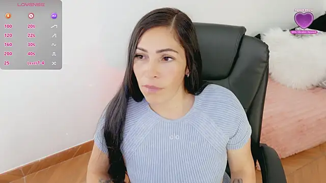 Snapshot of luna_lgomez_ chatting on April 1, 12:28 pm luna lgomez online show from April 1, 12:28 pm