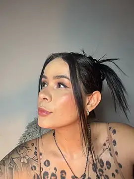 HotAlana  online show from March 10, 4:34 pm