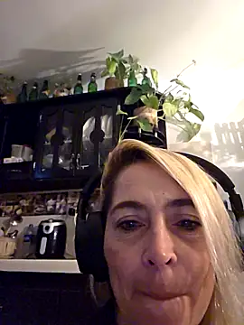 Snapshot of Sara_Valkyri chatting on September 13, 11:37 pm Sara Valkyri online show from September 13, 11:37 pm