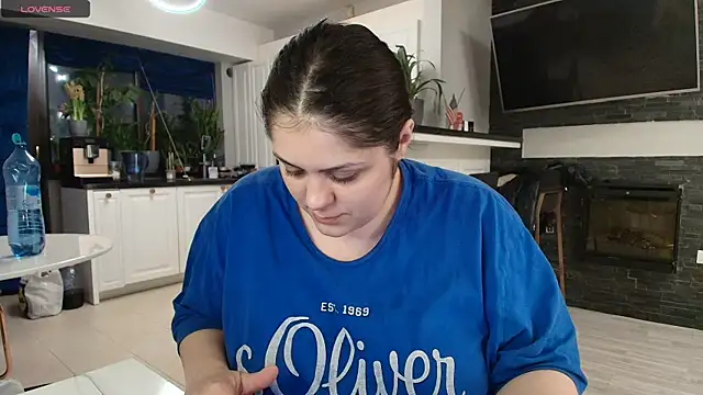 Layla- online show from March 16, 6:01 pm