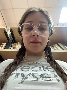 melicious  online show from February 18, 6:42 am