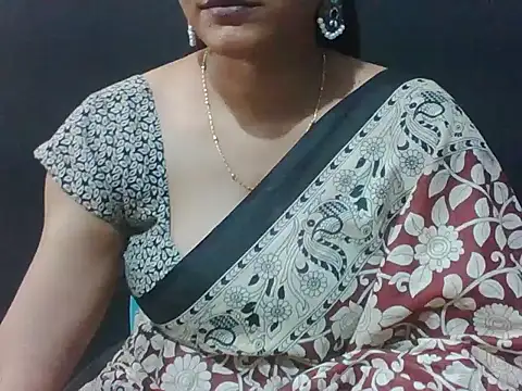 Snapshot of sugandha_bhabhi chatting on June 8, 4:29 pm sugandha bhabhi online show from June 8, 4:29 pm