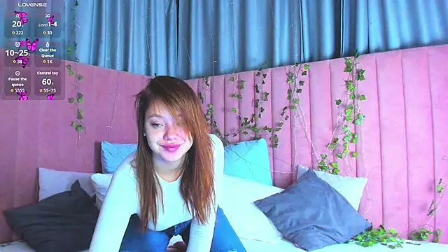 Snapshot of meow_mellie chatting on October 10, 2:10 am meow mellie online show from October 10, 2:10 am