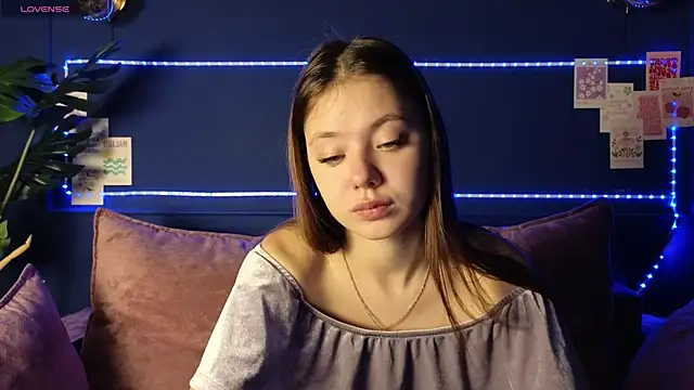 Snapshot of meow_mellie chatting on October 12, 4:44 am meow mellie online show from October 12, 4:44 am