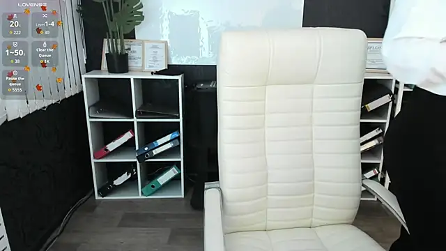 Snapshot of meow_mellie chatting on October 16, 1:39 am meow mellie online show from October 16, 1:39 am