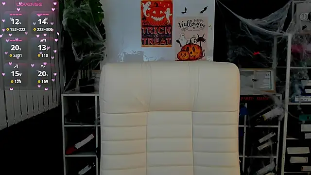 Snapshot of meow_mellie chatting on October 26, 1:33 am meow mellie online show from October 26, 1:33 am