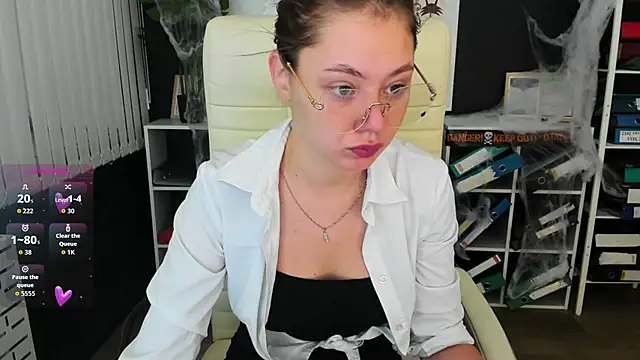 Snapshot of meow_mellie chatting on November 2, 5:32 am meow mellie online show from November 2, 5:32 am