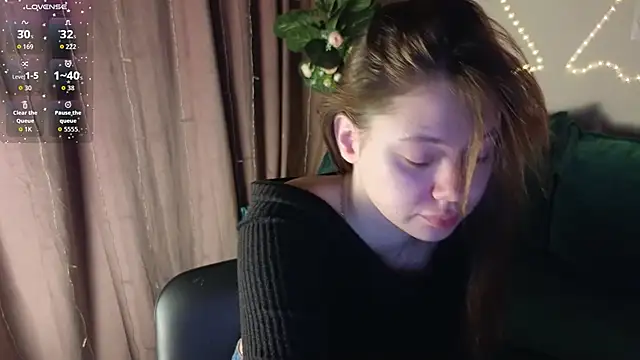 Snapshot of meow_mellie chatting on November 16, 7:47 am meow mellie online show from November 16, 7:47 am