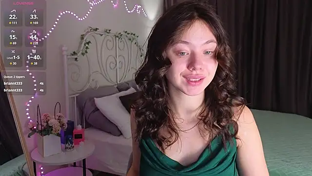 Snapshot of meow_mellie chatting on December 4, 1:26 am meow mellie online show from December 4, 1:26 am