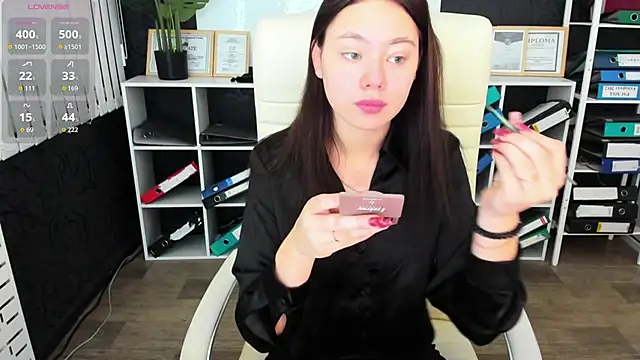 Snapshot of meow_mellie chatting on December 15, 3:00 am meow mellie online show from December 15, 3:00 am