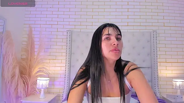 Emilly wilson  online show from November 23, 12:38 pm