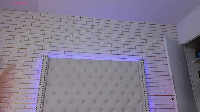 Emilly wilson  online show from January 14, 11:27 am