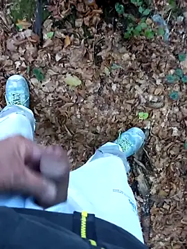 Snapshot of Mafiotul27 chatting on October 8, 2:04 pm Mafiotul27 online show from October 8, 2:04 pm