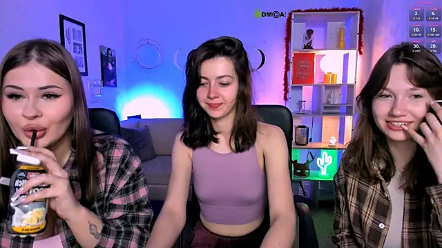 Snapshot of helli_belli chatting on March 31, 7:14 pm helli belli online show from March 31, 7:14 pm