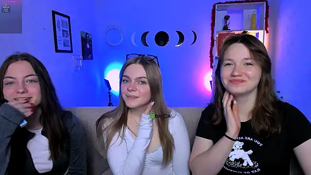 Snapshot of helli_belli chatting on April 12, 7:30 pm helli belli online show from April 12, 7:30 pm