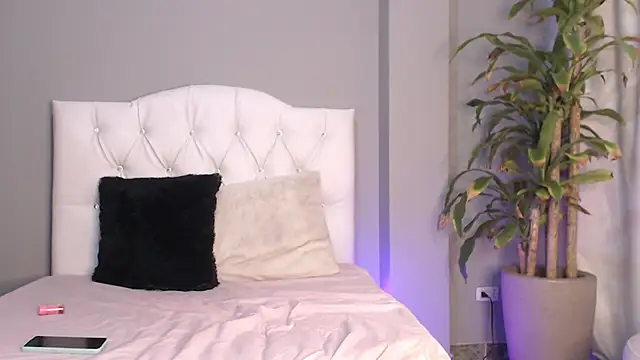 Snapshot of fernandaqueens chatting on March 6, 3:02 pm fernandaqueens online show from March 6, 3:02 pm