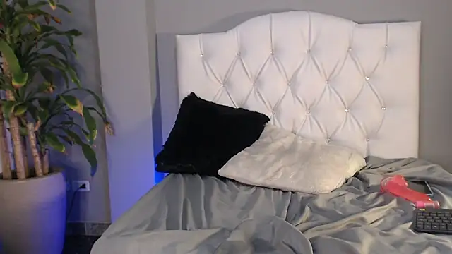 Snapshot of fernandaqueens chatting on March 13, 5:18 pm fernandaqueens online show from March 13, 5:18 pm