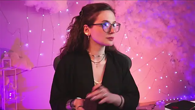 OliviaMcClean online show from March 19, 4:24 pm