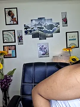 Snapshot of Noor-Bold chatting on December 14, 4:40 am Noor-Bold online show from December 14, 4:40 am