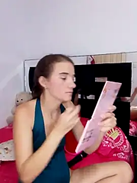 ArianaaGrace online show from December 3, 9:35 pm