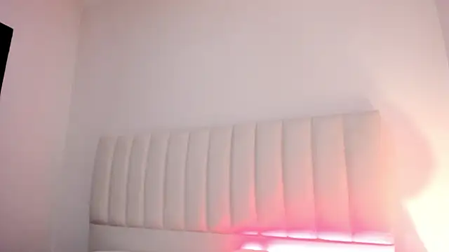 Hannahx   online show from January 16, 2:10 pm