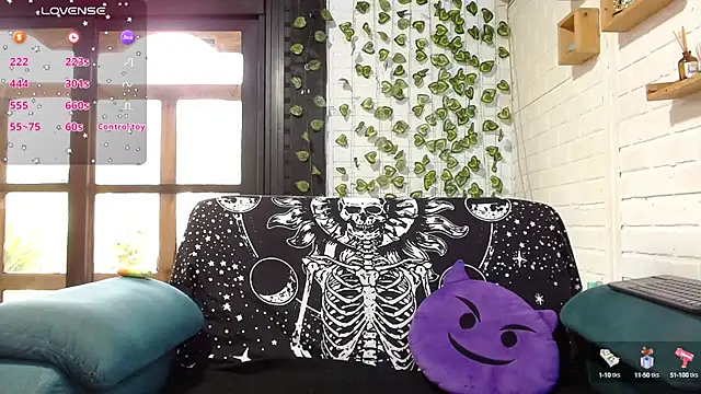 Snapshot of LiraSonnett chatting on September 24, 9:18 pm LiraSonnett online show from September 24, 9:18 pm