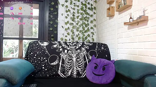 Snapshot of LiraSonnett chatting on November 1, 9:17 pm LiraSonnett online show from November 1, 9:17 pm