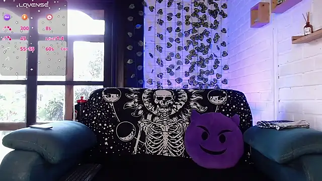 Snapshot of LiraSonnett chatting on December 15, 9:08 pm LiraSonnett online show from December 15, 9:08 pm