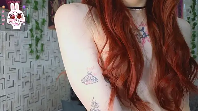 Snapshot of Lusy_PickMe chatting on November 24, 5:18 am Lusy PickMe online show from November 24, 5:18 am