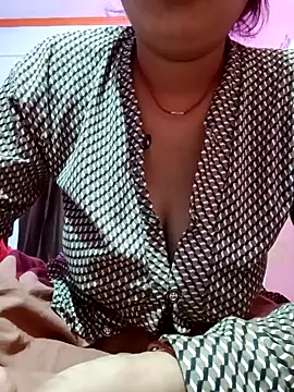 Snapshot of Beautiful_Puja chatting on March 9, 11:25 pm Beautiful Puja online show from March 9, 11:25 pm