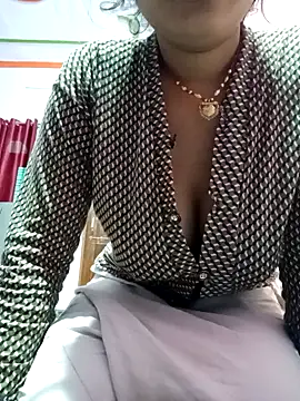 Snapshot of Beautiful_Puja chatting on March 11, 2:21 am Beautiful Puja online show from March 11, 2:21 am