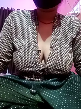 Snapshot of Beautiful_Puja chatting on March 21, 4:40 pm Beautiful Puja online show from March 21, 4:40 pm