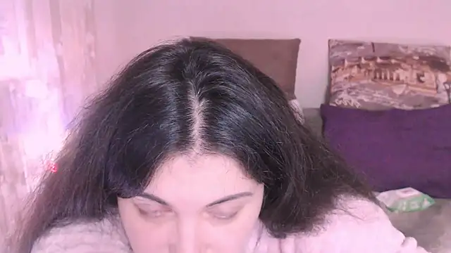 Snapshot of SoftLia chatting on December 9, 9:16 pm SoftLia online show from December 9, 9:16 pm