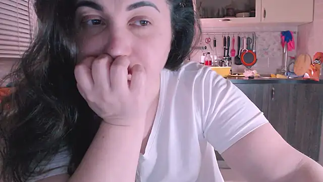 Snapshot of SoftLia chatting on December 19, 7:07 pm SoftLia online show from December 19, 7:07 pm