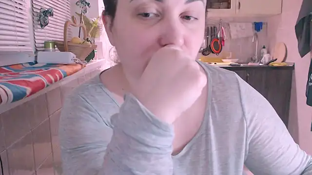 Snapshot of SoftLia chatting on February 1, 5:37 pm SoftLia online show from February 1, 5:37 pm