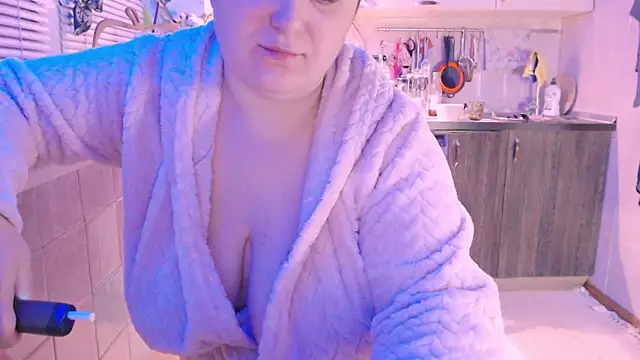 Snapshot of SoftLia chatting on February 3, 12:15 am SoftLia online show from February 3, 12:15 am